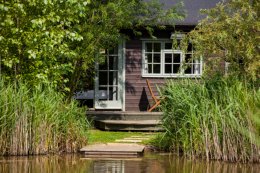 Luxury Log Cabin with Hot Tub and Sauna at Mill Farm Leisure