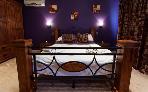 Romantic Holiday Cottage 5 Star with Hot Tub Romantic Holiday Cottage 5 Star with Hot Tub