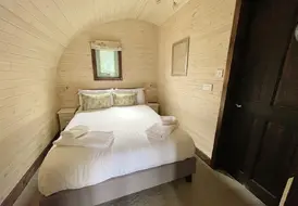 Elm_bedroom.jpg 4