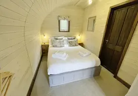 Beech_bedroom.jpg 5