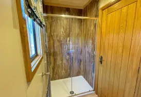 Large walk in shower in Maple Lodge.jpg 9