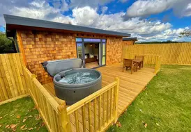 Maple Lodge located near Mill Farm fishing lake 0