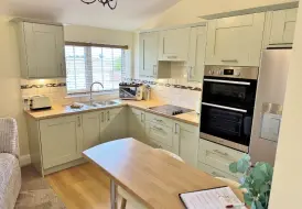 Holly_Kitchen.jpg 4