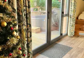 Christmas Lodge with hot tub.jpg 9