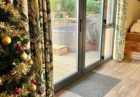Christmas Lodge with hot tub.jpg 9
