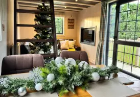 Unique Christmas Cottage.jpg 20